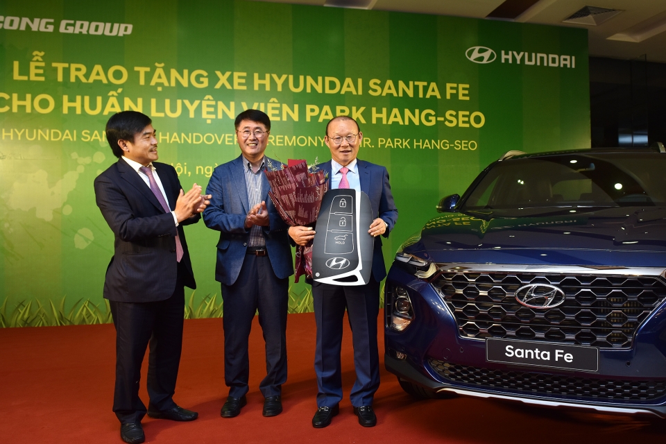 hyundai thanh cong tang santa fe 2019 cho hlv park hang seo