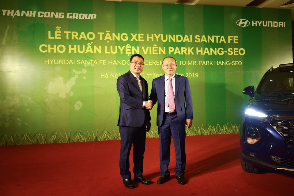 hyundai thanh cong tang santa fe 2019 cho hlv park hang seo