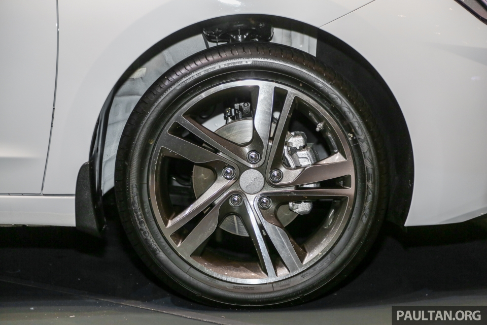 hyundai elantra nang cap gia tu 617 trieu dong o malaysia