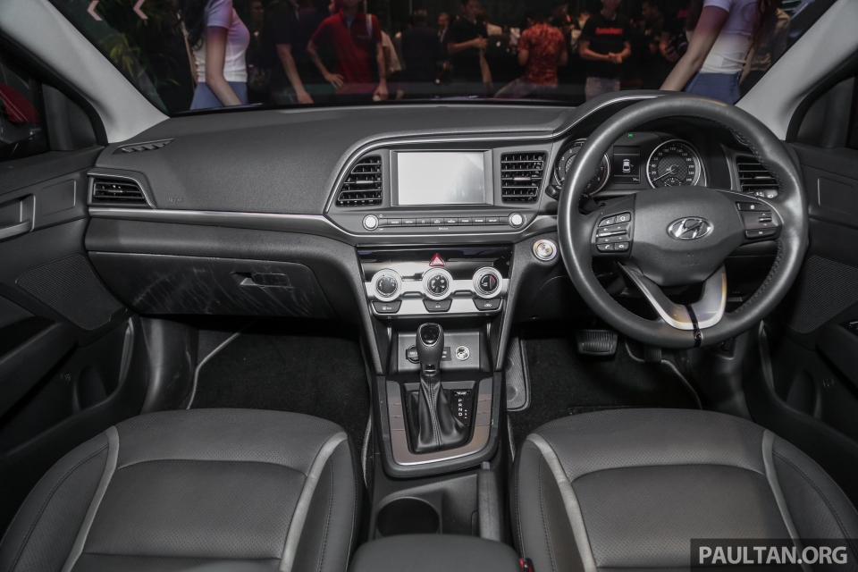 hyundai elantra nang cap gia tu 617 trieu dong o malaysia