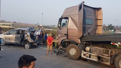 Báo động tai nạn xe container trên cao tốc Hà Nội - Thái Nguyên