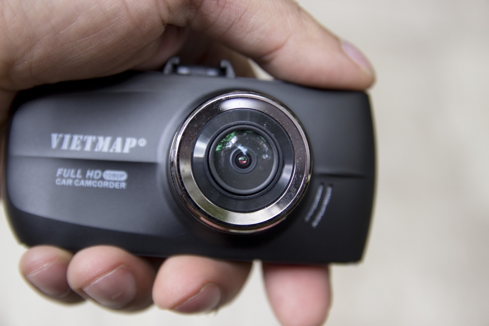 Máy quay hành trình ô tô VietMap K12: ghi hình Full HD đồng thời trước sau, chưa có WiFi may quay hanh trinh o to vietmap k12 ghi hinh full hd dong thoi truoc sau chua co wifi