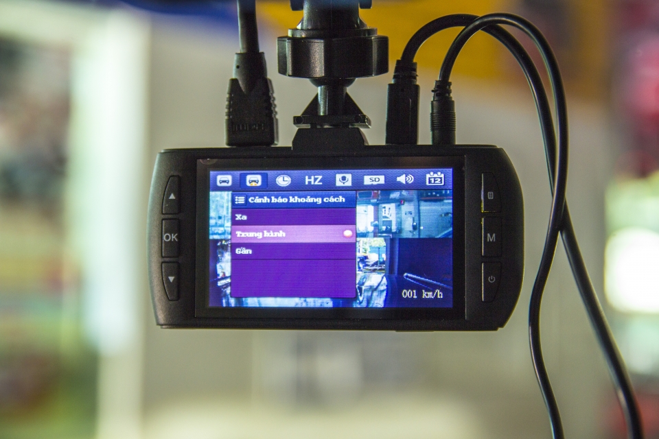 Máy quay hành trình ô tô VietMap K12: ghi hình Full HD đồng thời trước sau, chưa có WiFi may quay hanh trinh o to vietmap k12 ghi hinh full hd dong thoi truoc sau chua co wifi