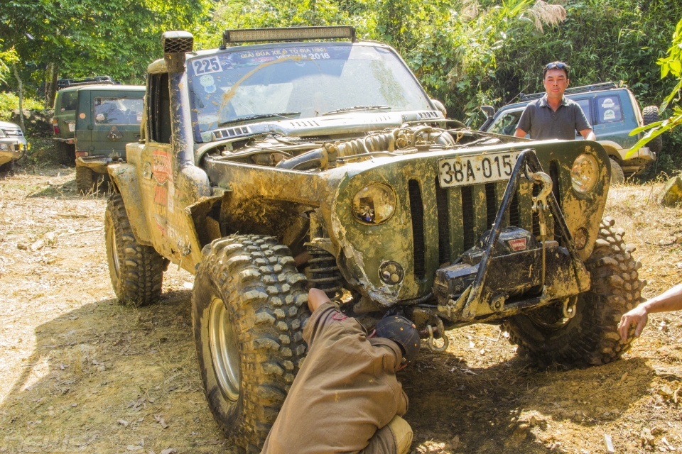 khep lai giai dua dia hinh chao mung clb offroad ha noi tron 5 tuoi