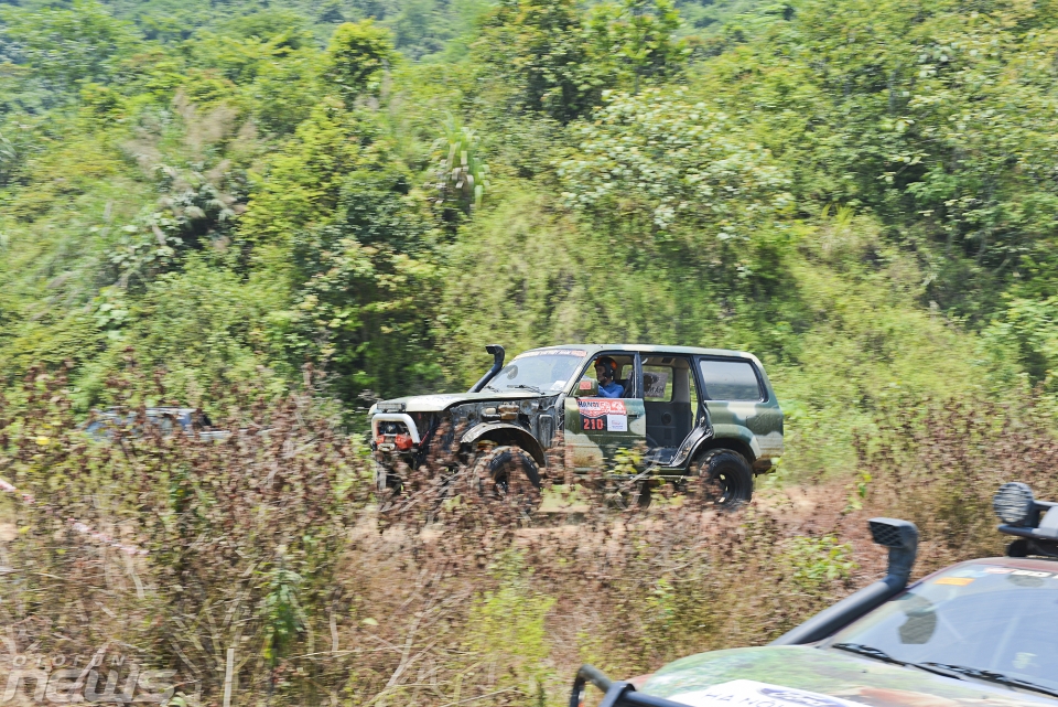 khep lai giai dua dia hinh chao mung clb offroad ha noi tron 5 tuoi