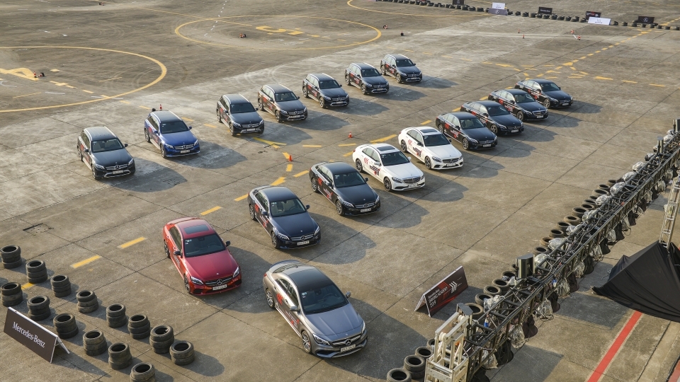 Học viện Lái xe an toàn Mercedes-Benz chính thức khai mạc