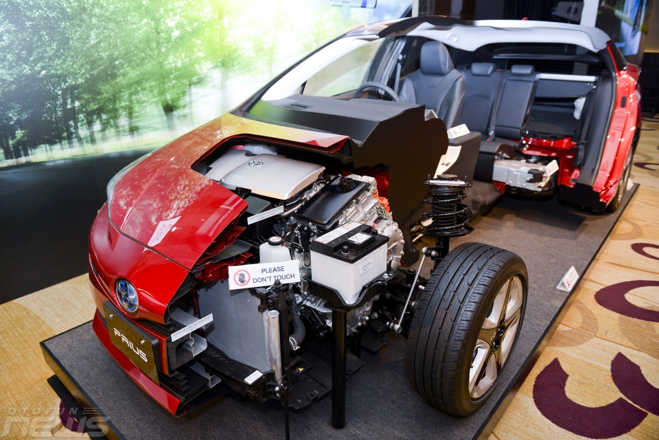 toyota trinh dien cong nghe xanh hybrid tai viet nam