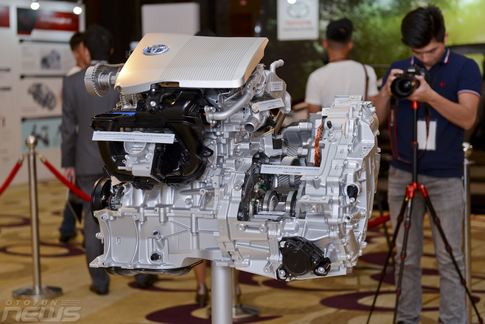 toyota trinh dien cong nghe xanh hybrid tai viet nam