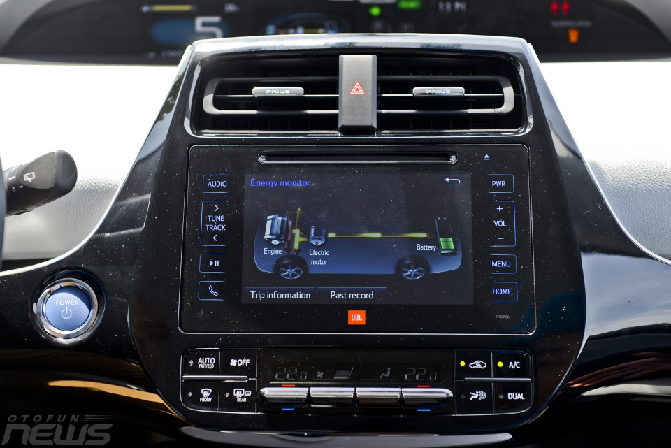 toyota trinh dien cong nghe xanh hybrid tai viet nam