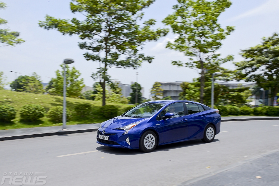 toyota trinh dien cong nghe xanh hybrid tai viet nam