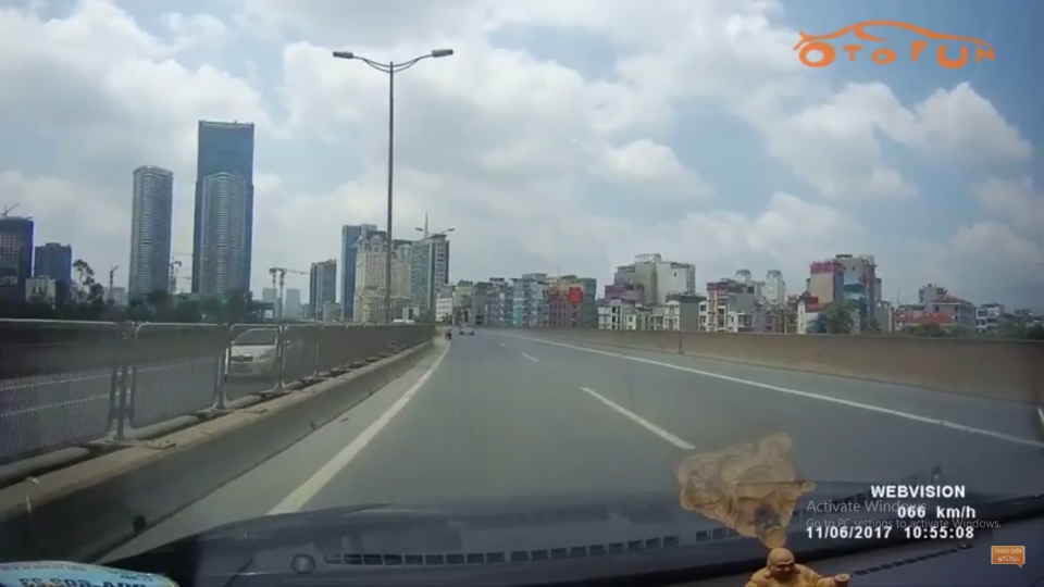 het hon xe may di nguoc chieu o duong vanh dai 3 tren cao