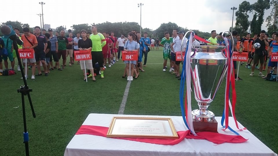 Giải bóng đá tranh cúp OTOFUN lần thứ 11 diễn ra sôi nổi giai bong da tranh cup otofun lan thu 11 dien ra soi noi