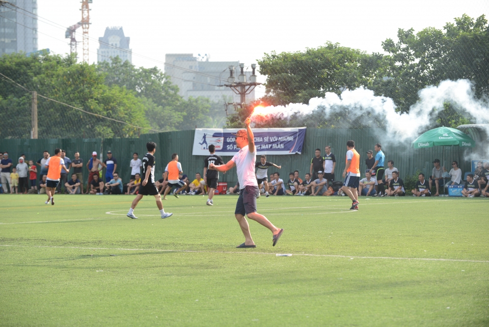 Giải bóng đá tranh cúp OTOFUN lần thứ 11 diễn ra sôi nổi giai bong da tranh cup otofun lan thu 11 dien ra soi noi
