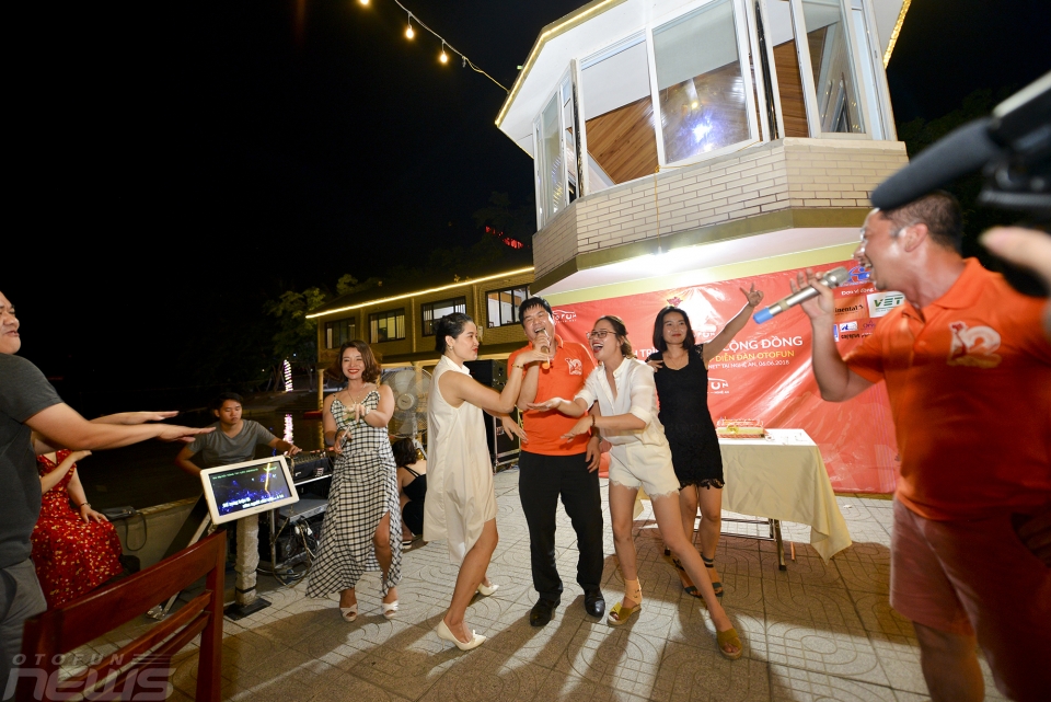 hinh anh dang nho ngay dau chuyen caravan ki niem sinh nhat otofun