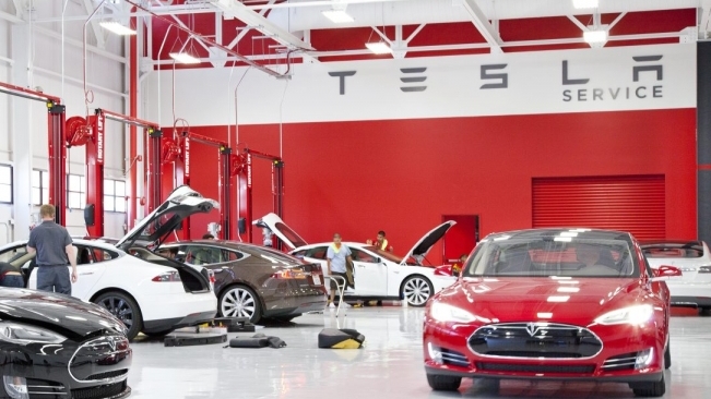 Tesla phát triển toàn diện mảng dịch vụ hỗ trợ khách hàng xe điện