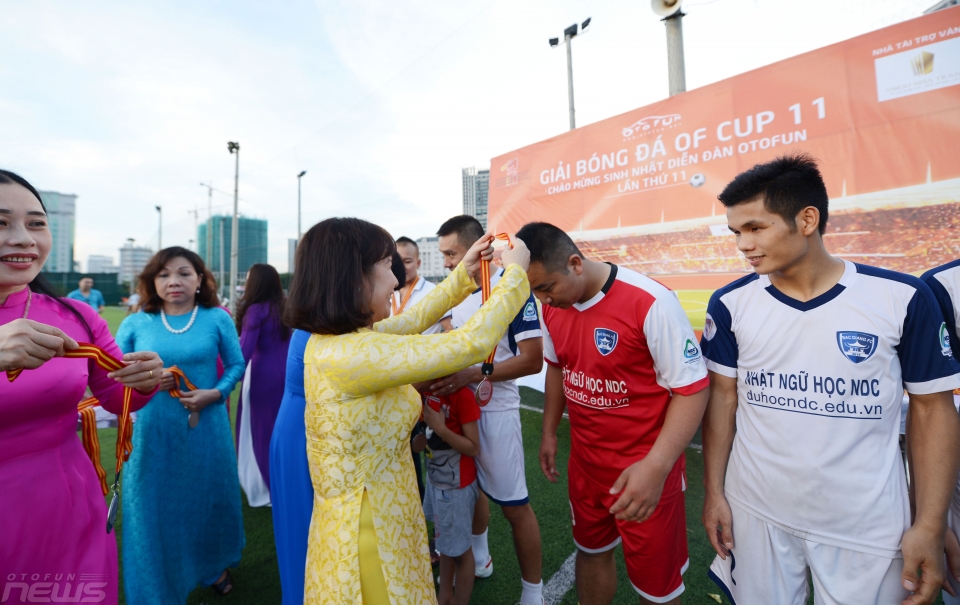 of dat cang len ngoi vuong tai giai bong da of cup lan thu 11