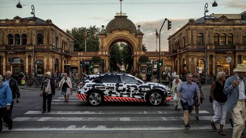 SUV điện Audi E-Tron sẽ ra mắt vào ngày 30/8