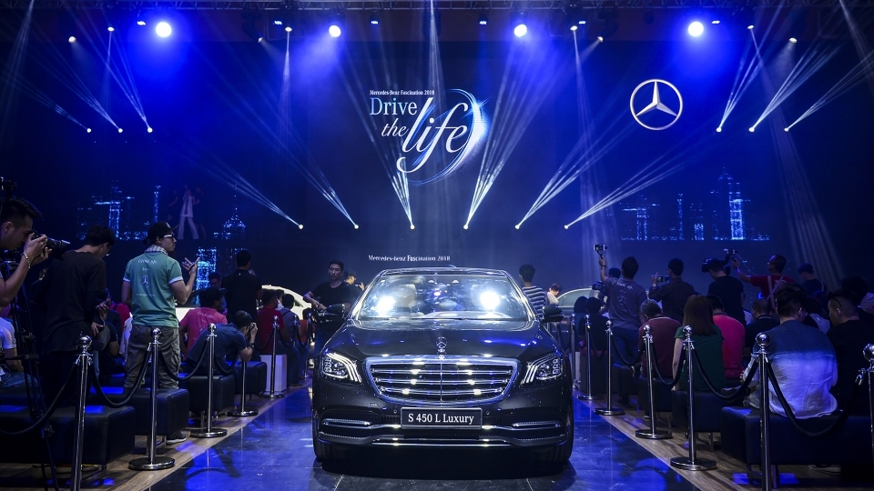 Mercedes-Benz Fascination 2018 khai màn với cuộc trình diễn của 21 xe sang