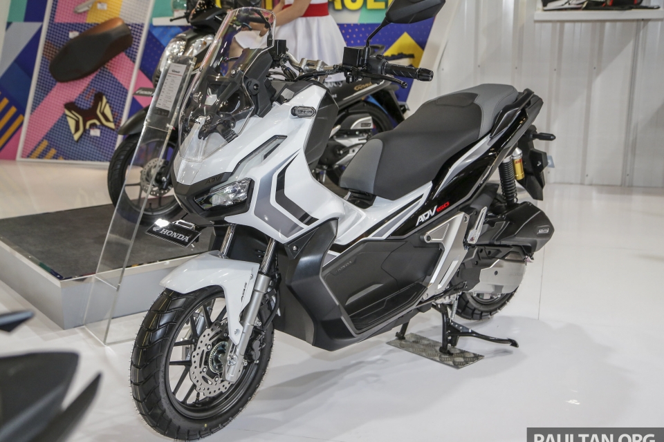 xe tay ga dia hinh honda adv 150 trinh lang gia tu 2412 usd