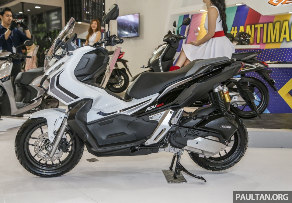 xe tay ga dia hinh honda adv 150 trinh lang gia tu 2412 usd