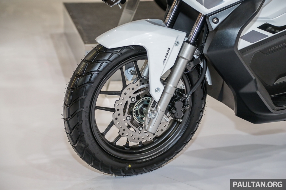 xe tay ga dia hinh honda adv 150 trinh lang gia tu 2412 usd