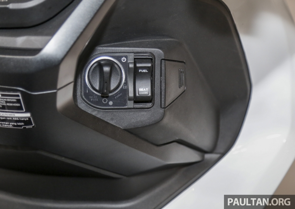 xe tay ga dia hinh honda adv 150 trinh lang gia tu 2412 usd