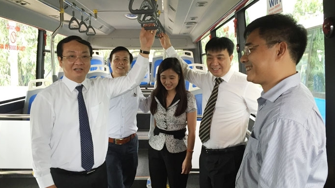 Khai trương 3 tuyến xe buýt sử dụng nhiên liệu sạch ở Hà Nội