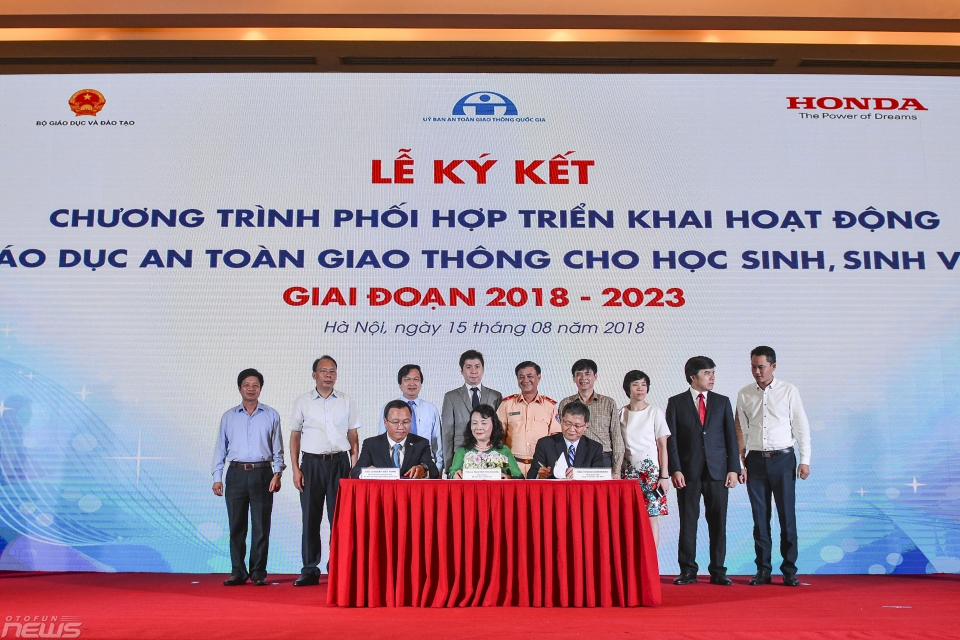 honda viet nam va uy ban atgt qg ky ket chuong trinh trien khai hoat dong giao duc atgt