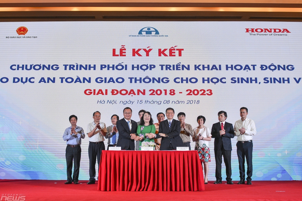 honda viet nam va uy ban atgt qg ky ket chuong trinh trien khai hoat dong giao duc atgt