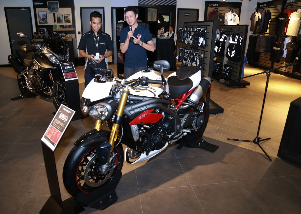 triumph co dai ly chinh hang dau tien tai viet nam