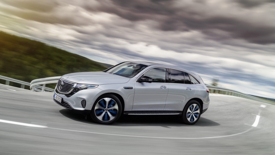 Mercedes-Benz EQC chính thức ra mắt với khoảng hành trình hơn 450 km