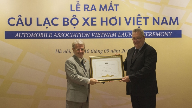 Thành lập Câu lạc bộ xe hơi Việt Nam