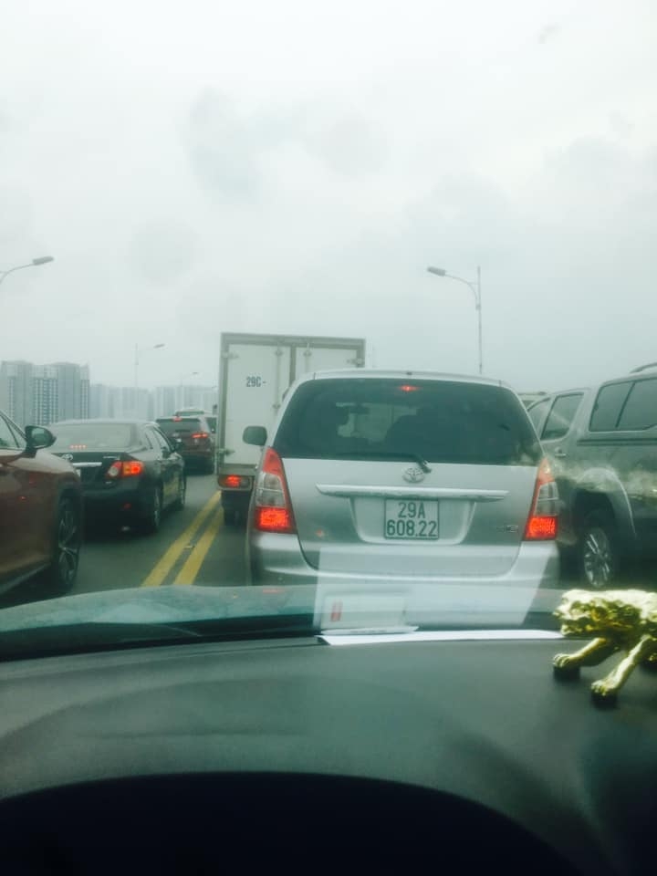 trai long tu mot nu tai xe khi bi xe khac tat dau