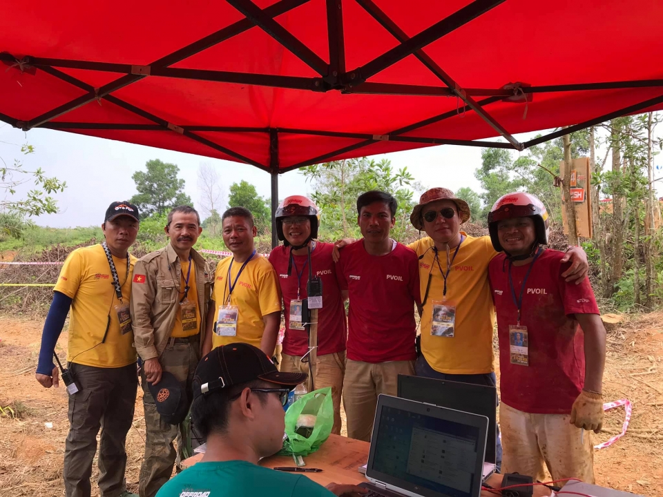 voc 2018 xe khung len loi trong rung dong mo