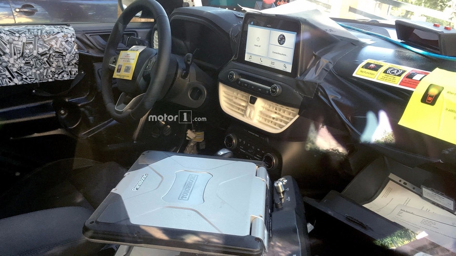 bat gap ford focus 2019 phien ban wagon tren duong chay thu