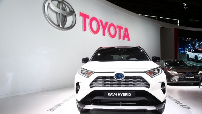 Toyota trình làng RAV4 Hybrid với ngoại hình táo bạo