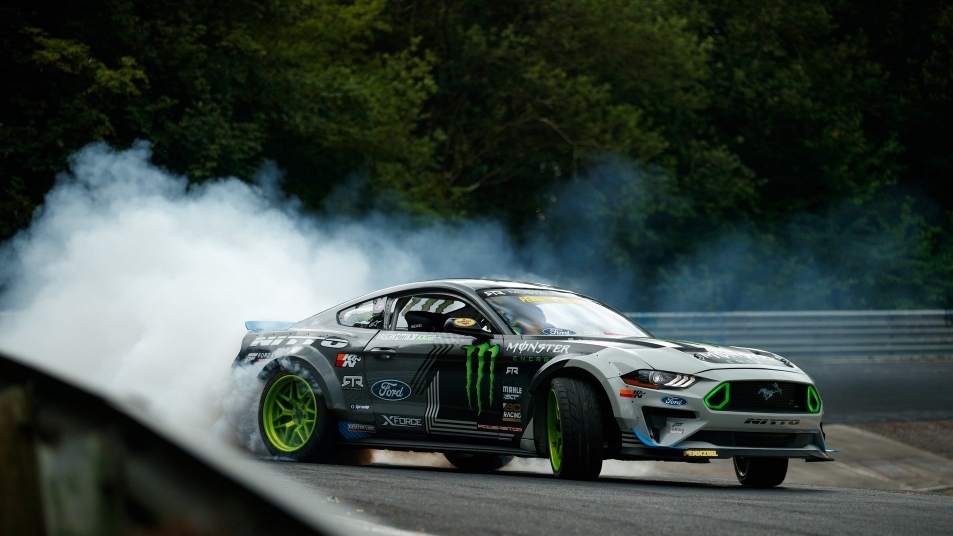 Xem Ford Mustang drift nghẹt thở tại "Địa ngục xanh" Nurburgring