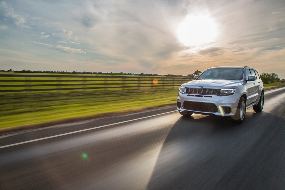 soc voi sieu suv jeep grand cherokee trackhawk 1200 ma luc cua hennessey