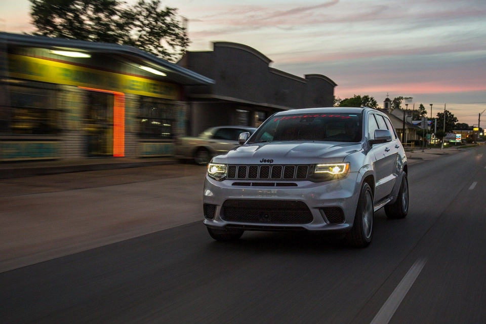 soc voi sieu suv jeep grand cherokee trackhawk 1200 ma luc cua hennessey