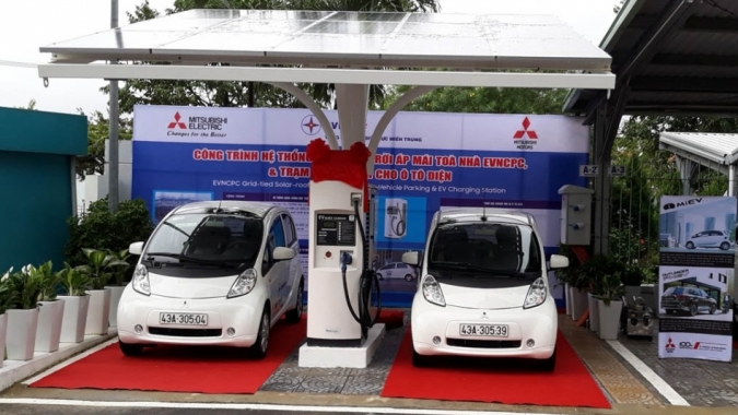 Mitsubishi Việt Nam bàn giao xe điện iMiEV cho Tổng công ty điện lực Miền Trung