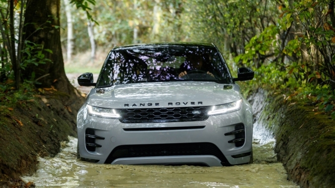 Range Rover Evoque 2019 ra mắt với cảm hứng thiết kế từ Velar