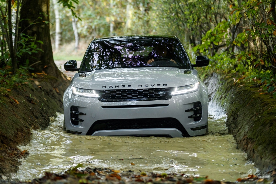 land rover cong bo range rover evoque 2019 voi thiet ke lay cam hung tu velar