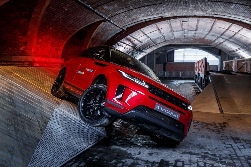 land rover cong bo range rover evoque 2019 voi thiet ke lay cam hung tu velar