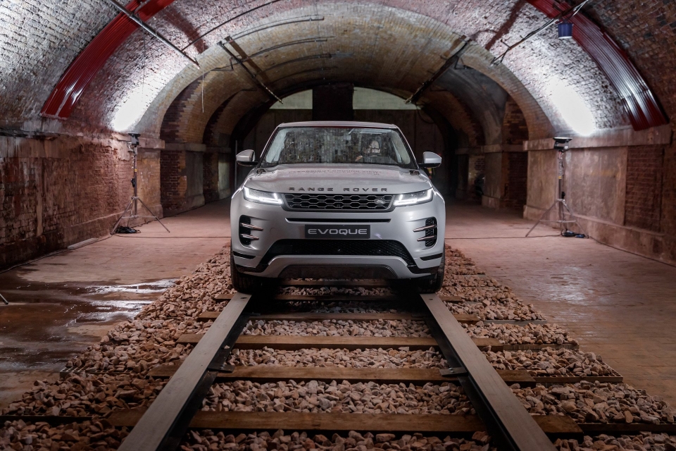 land rover cong bo range rover evoque 2019 voi thiet ke lay cam hung tu velar