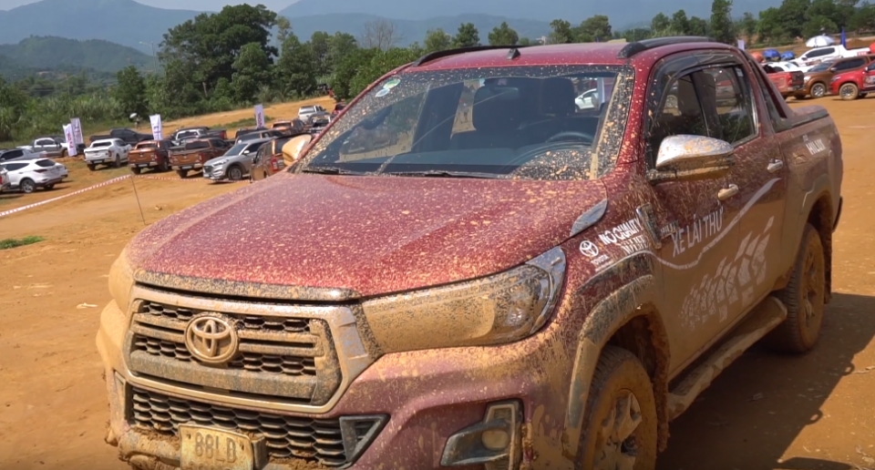 an tuong toyota hilux 2018 tai dau truong vietnam off road cup 2018