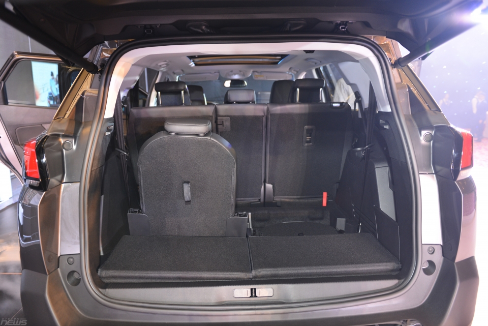 bo doi xe gam cao peugeot 3008 va 5008 trinh lang khach hang viet