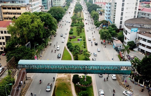 Xén dải phân cách để mở rộng lòng đường: Giảm áp lực giao thông xen dai phan cach de mo rong long duong giam ap luc giao thong