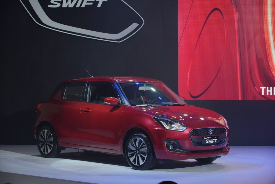 suzuki swift 2018 ra mat gia tu 499 trieu 36 lit100km