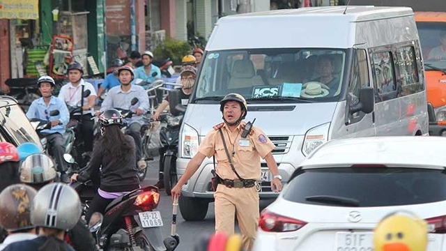 Cảnh sát giao thông TP Hồ Chí Minh gồng mình với kẹt xe