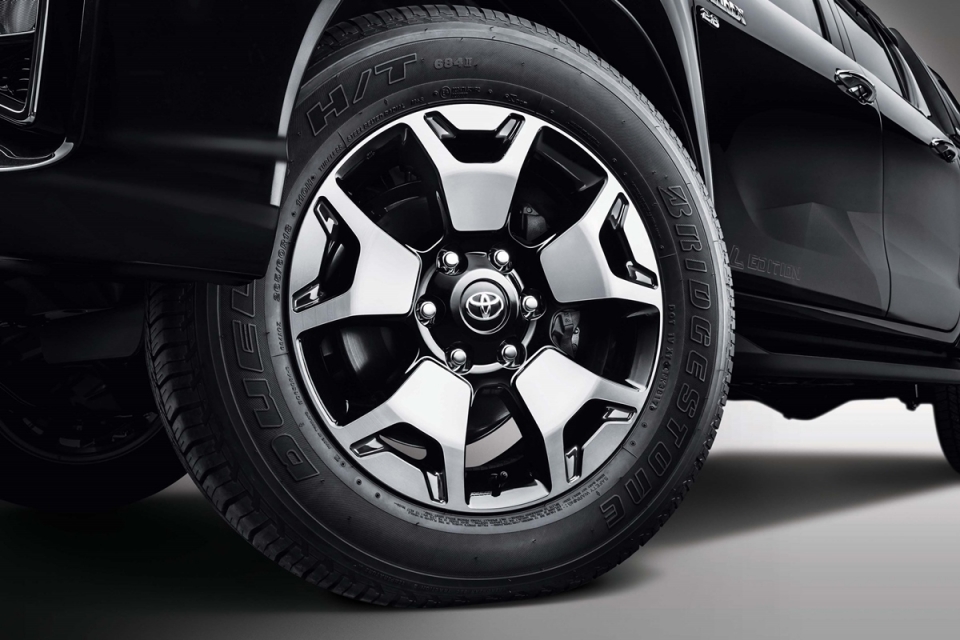 toyota hilux 2018 cap ben malaysia sap ve viet nam